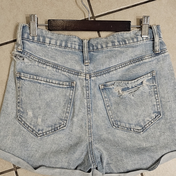 Ripped distressed shorts - Picture 6 of 10